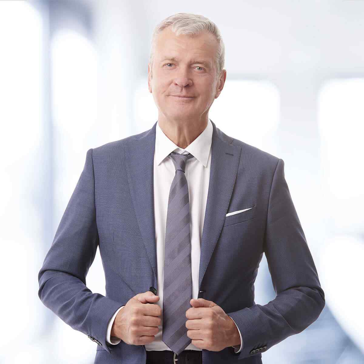 https://swapconsultancy.com/wp-content/uploads/2019/04/img-people-01.jpg